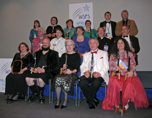 [Hugovinnarna i gruppfoto.]